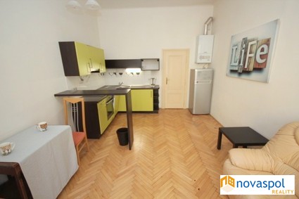 3+kk/B, 70m2, Praha 8 - Karlín, neprůchozí pokoje, u metra Křižíkova, částečně zařízeno nábytkem - Fotka 7