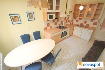 3+1, 95m2, Praha 8 - Karlín, prostorný, světlý, zařízený byt s balkonem, neprůchozí pokoje - Fotka 23