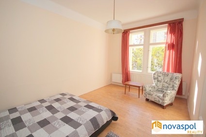 3+1, 95m2, Praha 8 - Karlín, prostorný, světlý, zařízený byt s balkonem, neprůchozí pokoje - Fotka 1