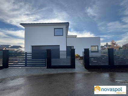 Prodej novostavby RD 286 m2 + 79 m2 terasa, pozemek 1173 m2, Sulice-Hlubočinka, okres Praha východ. - Fotka 4