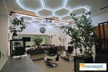 Nebytový prostor, 50 m2, nyní využívaný jako holičství, barber shop, Na Pankráci, Praha 4 Nusle. - Fotka 4