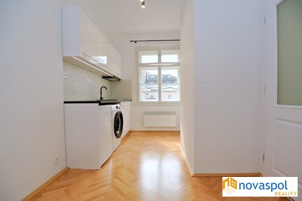 Nový, po celkové rekonstrukci 1+kk, 23 m2, Přemyslovská, Praha 3 Vinohrady. - Fotka 1