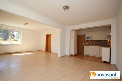 Nadstandardní 2+kk, 73m2, parkování, předzahrádka, Praha 10 - Petrovice - Fotka 5