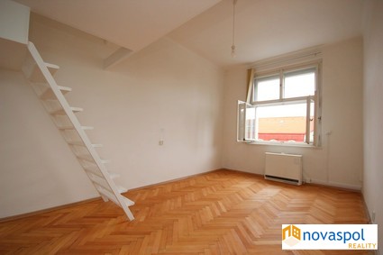 2+kk, 43m2, 2. patro cihlového domu, u parku Jezerka, ulice Pod Lázní - Fotka 4