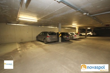 Garážové stání, Praha 9, u metra Kolbenova, ulice Strnadových - Fotka 1