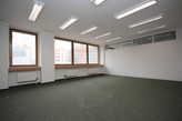 Bez provize: Praha 1, kancelář 29m2, moderní administrativní budova u metra Národní třída