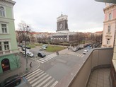 Zařízený byt 3+1 s balkonem, krásný výhled na náměstí Jiřího z Poděbrad